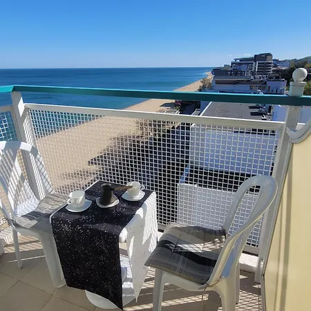 Sea Breeze - First Line Sea View Golden Sands Апартаменти Варна