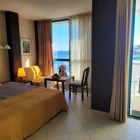 Sea Breeze - First Line Sea View Golden Sands Апартаменти Варна