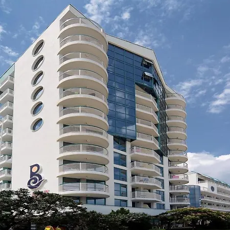 Sea Breeze - First Line Sea View Golden Sands Апартаменти Варна