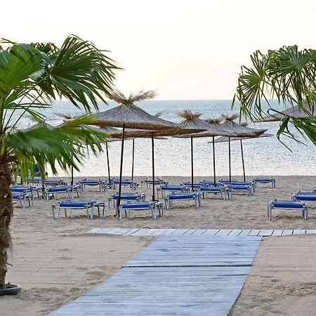 Sea Breeze - First Line Sea View Golden Sands Апартаменти *